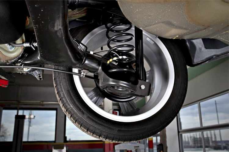 Cambio de amortiguadores autos Nissan