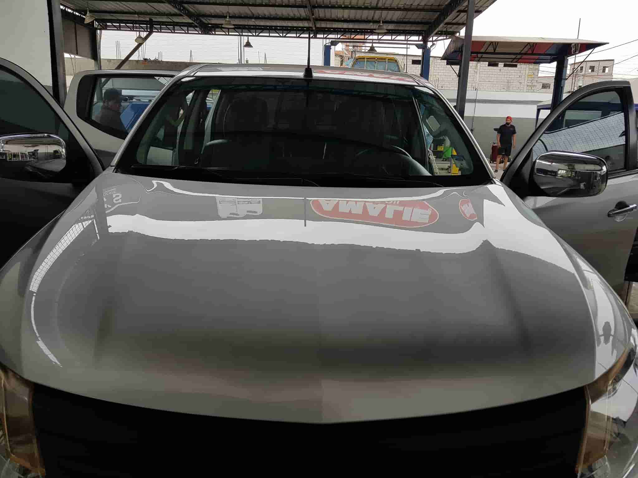 Taller de Pintura Automotriz en Guayaquil para super SUV Toyota gris